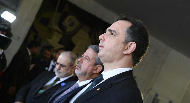 Presidente do Congresso, Rodrigo Pacheco, ao lado do presidente da Câmara, Arthur Lira