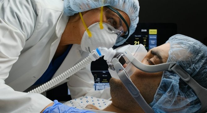Nenhum medicamento ainda curou covid-19, diz OMS