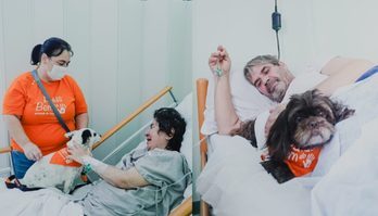 Pacientes de área oncológica recebem visita de cães (Pacientes de área oncológica recebem visita de cães)