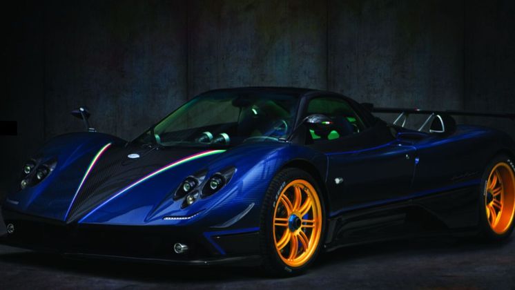 Um dos carros mais raros do argentino é o Pagani Zonda Tricolore. O carro da marca italiana acelera de 0 a 100 km/h em apenas 2,7 segundos e atinge a velocidade máxima de 350 km/h. Para adquirir o automóvel, Messi precisou desembolsar cerca de 4,5 milhões de euros (R$ 24,6 milhões)