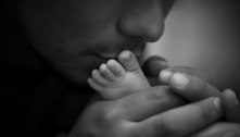 Homem causa revolta ao tirar nome do filho adotivo para dar ao filho biológico recém-nascido