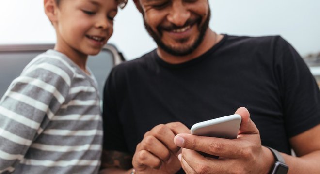 Já há no mercado algumas opções de controle parental no uso do celular