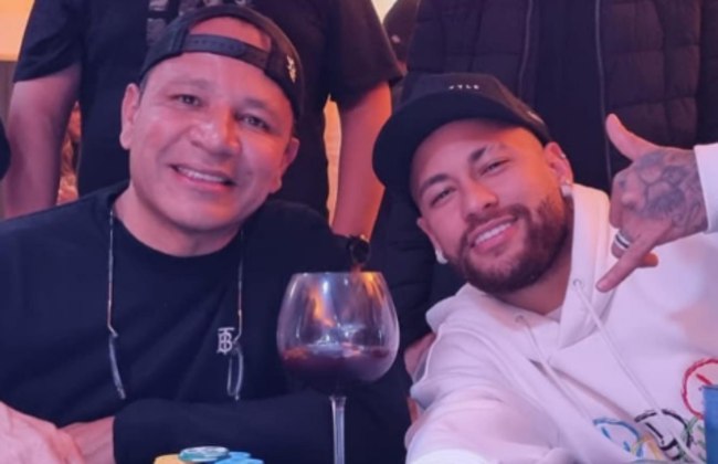 Após o suposto flagra de traição, o jornalista Léo Dias entrou em contato com Neymar Pai. 