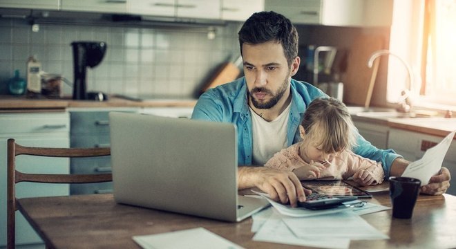 A pessoa que está preocupada com o trabalho fora do expediente pode ficar distante 