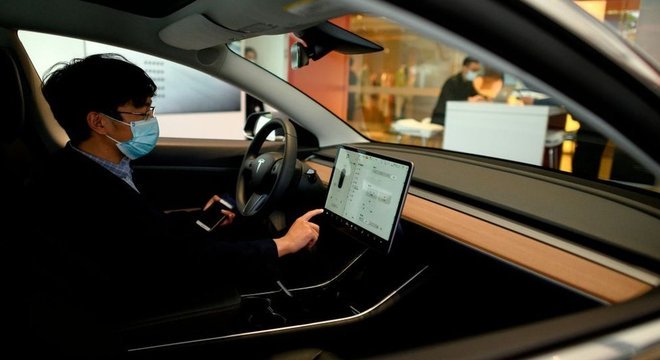 O painel dos modelos Tesla tem apenas uma tela a partir da qual tudo é direcionado