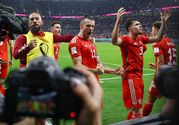 País de Gales participa pela segunda vez do MundialGareth Bale foi o capitão da seleção galesa, que conseguiu a classificação para participar da segunda Copa do Mundo. A última atuação do País de Gales na competição foi em 1958 e, apesar da eliminação precoce no Catar, conseguiu um empate com os Estados Unidos