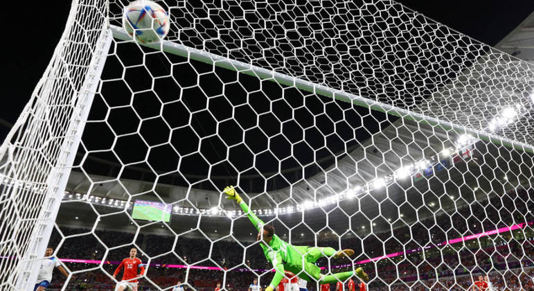 De falta, Rashford abre o placar para a Inglaterra contra País de Gales