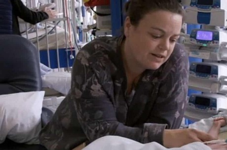 pais e bebê aparelho vivo