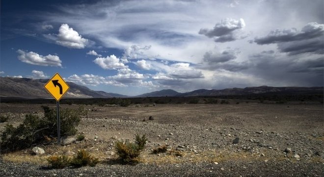 Vale da Morte é um grande deserto com dunas de areias e canyons