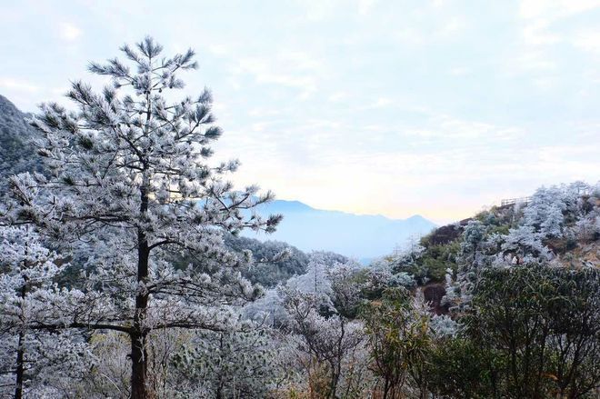 Mais belezas naturais chinesas: a montanha Jiu Xian, em pleno inverno