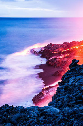 Para quem acha que vulcão só destrói, veja essa imagem da lava chegando ao oceano na Big Island, no Havaí