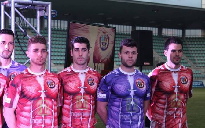 Palencia - Espanha - O time deu uma aula de anatomia para os torcedores na temporada de 2015/2016. Com tantas músculos à mostra, será que alguém prestava atenção na bola? 