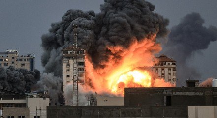 Israel realiza contraofensiva em Gaza