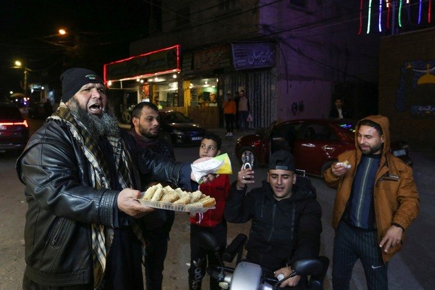 O Ministério das Relações Exteriores de Israel disse que sete pessoas morreram, mas o serviço de ambulâncias informou o número de cinco mortos