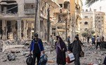 Os bombardeios de Israel contra Gaza em represália aos ataques do grupo terrorista causaram, por sua vez, quase 1.800 mortos, de acordo com o Ministério da Saúde palestino. Em Israel, o ataque do Hamas deixou 1.300 mortos, a maioria civil 