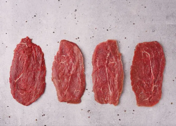 • Carnes — em geral, caíram 2,1% no mês. Os cortes acumulam, no ano, queda de 11,55%