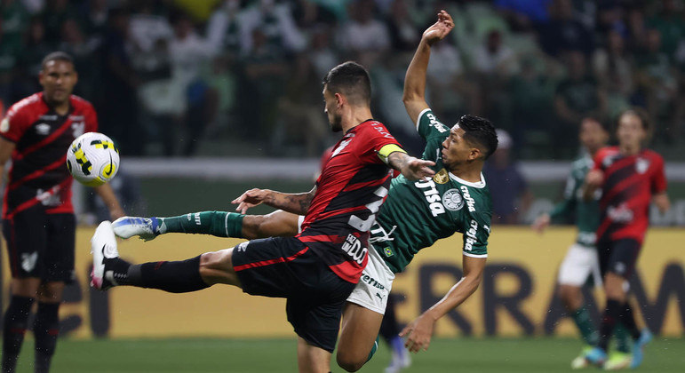 Palmeiras chutou 35 bolas a gol. Mas a enorme maioria, com muita precipitação, com afobação