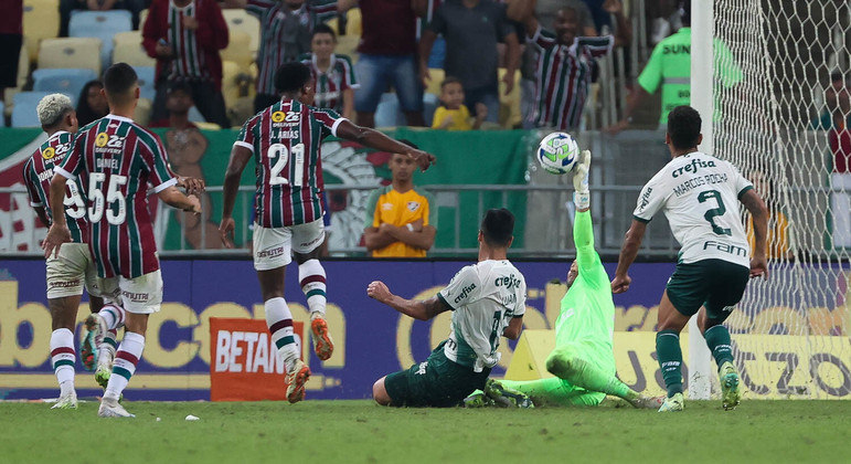 Jailson e Luan foram muito mal. Acabaram responsáveis pelos gols do Fluminense