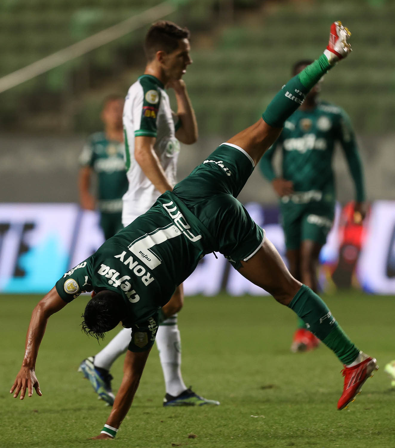 Palmeiras aceita vender qualquer jogador. Mas não consegue - Prisma - R7  Cosme Rímoli