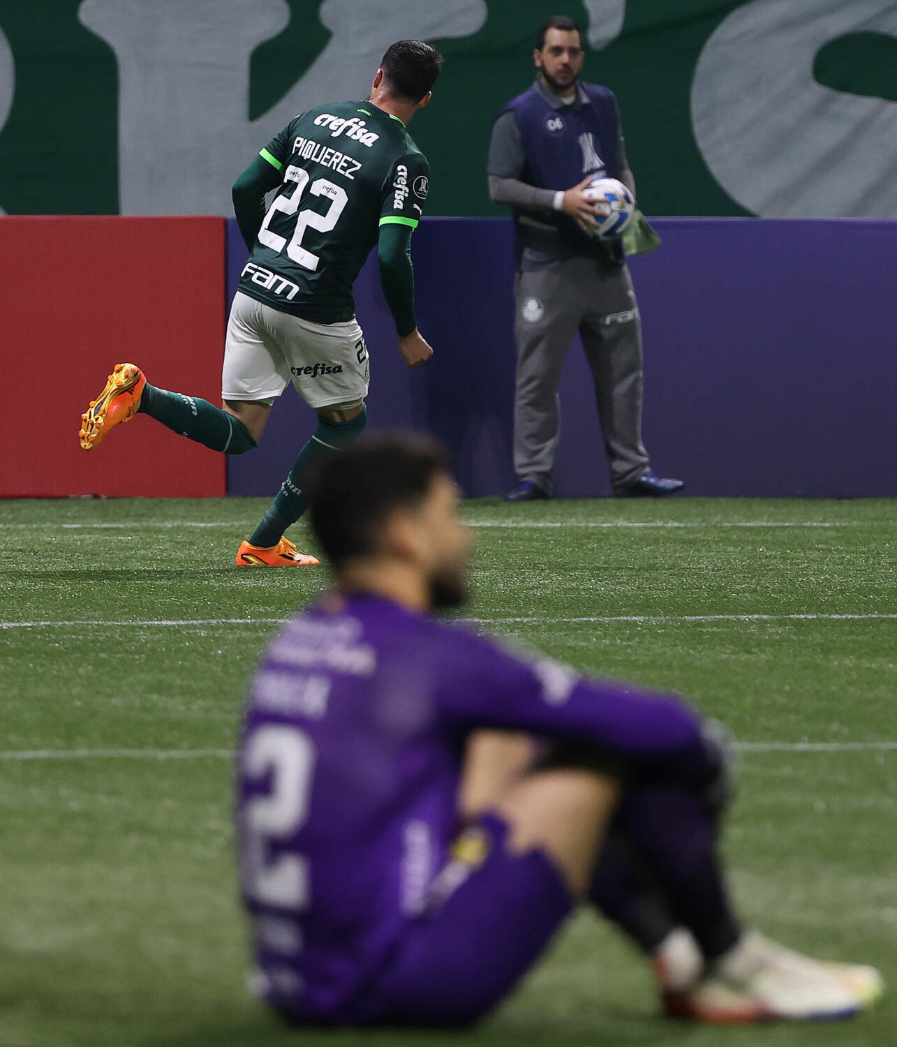 Piquerez comemora o seu gol, que empatou o jogo. Gómez, Artur e Endrick marcaram