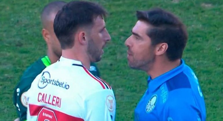 Abel encarando Calleri, como se fosse uma luta do UFC. Destempero do técnico foi o único senão do Palmeiras