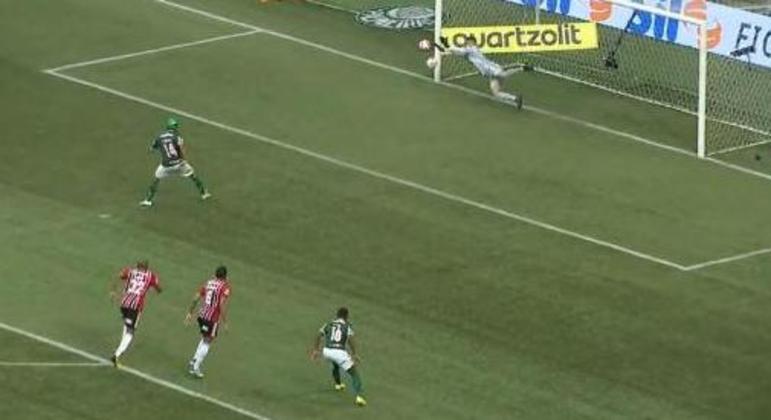 Felipe Alves foi imbatível. Defendeu até pênalti de Scarpa. Ponto fundamental para o São Paulo