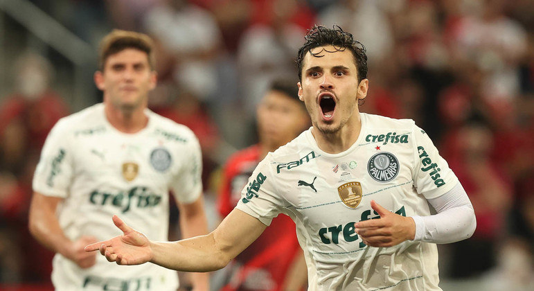 Raphael Veiga marcou o gol do justo empate do Palmeiras, em Curitiba