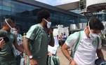 A delegação do Palmeiras chegou no aeroporto e já embarcou no voo para Montevidéu, marcado para as 15h, com previsão de chegada às 17h50