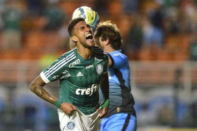 Palmeiras 3 x 2 Grêmio - Campeonato Brasileiro - 19/09/2015: a partida foi realizada no estádio do Pacaembu por conta de um show do cantor britânico Rod Stewart. 