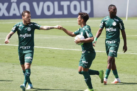 Bragantino vira sobre reservas do Palmeiras e é vice no