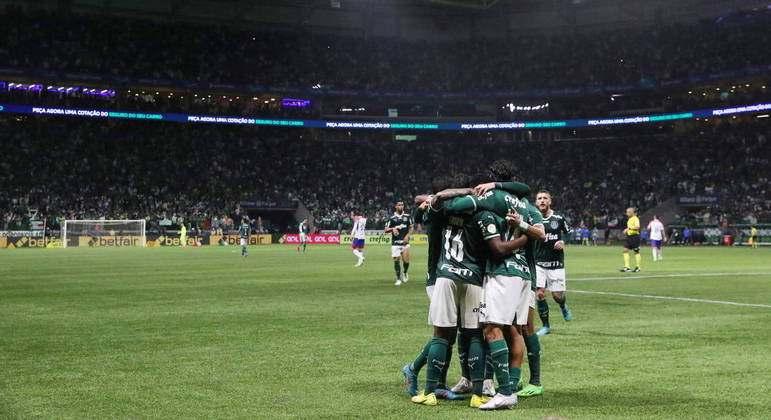 Jogadores do Palmeiras comemoram o gol marcado na vitória sobre o Fortaleza no Allianz