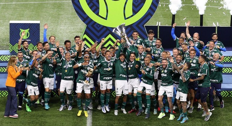 Palmeiras levantou a taça do Campeonato Brasileiro 2022 após vencer o América-MG no Allianz