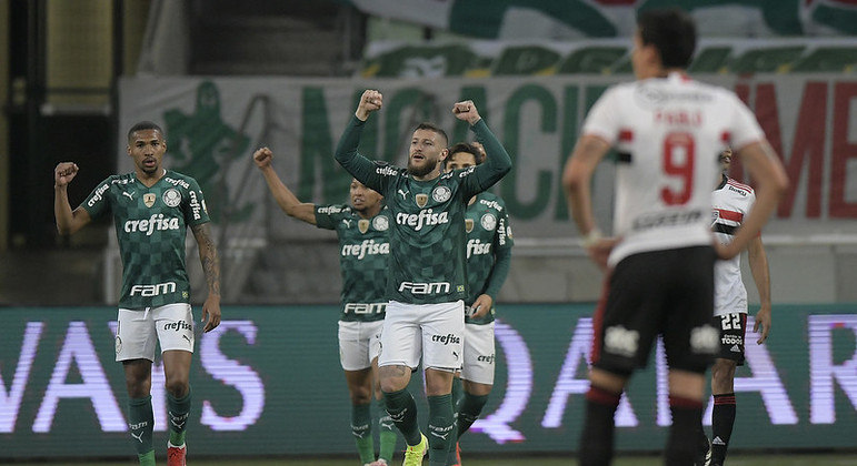 Jogadores do Palmeiras comemoram o gol marcado contra o São Paulo na Libertadores de 2021
