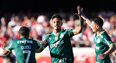 Palmeiras comemorando gol pelo Brasileirão