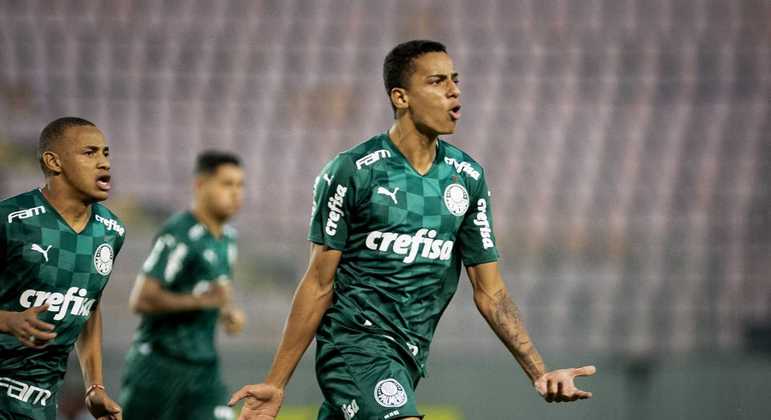 Giovani comemora gol da classificação do Palmeiras diante do São Paulo na Arena Barueri