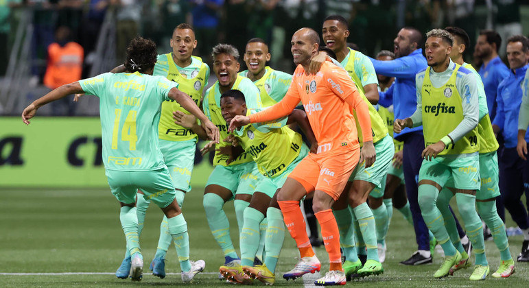 Jogadores do Palmeiras comemoram o gol marcado na vitória sobre o Avaí pelo Brasileirão