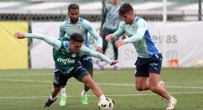 Atuesta, Kuscevic e Wesley participam de treino do Palmeiras visando o Cuiabá pelo Brasileirão
