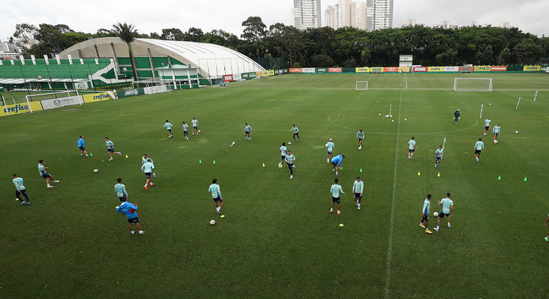 Jogadores do Palmeiras realizam atividade na Academia de Futebol visando o Fortaleza