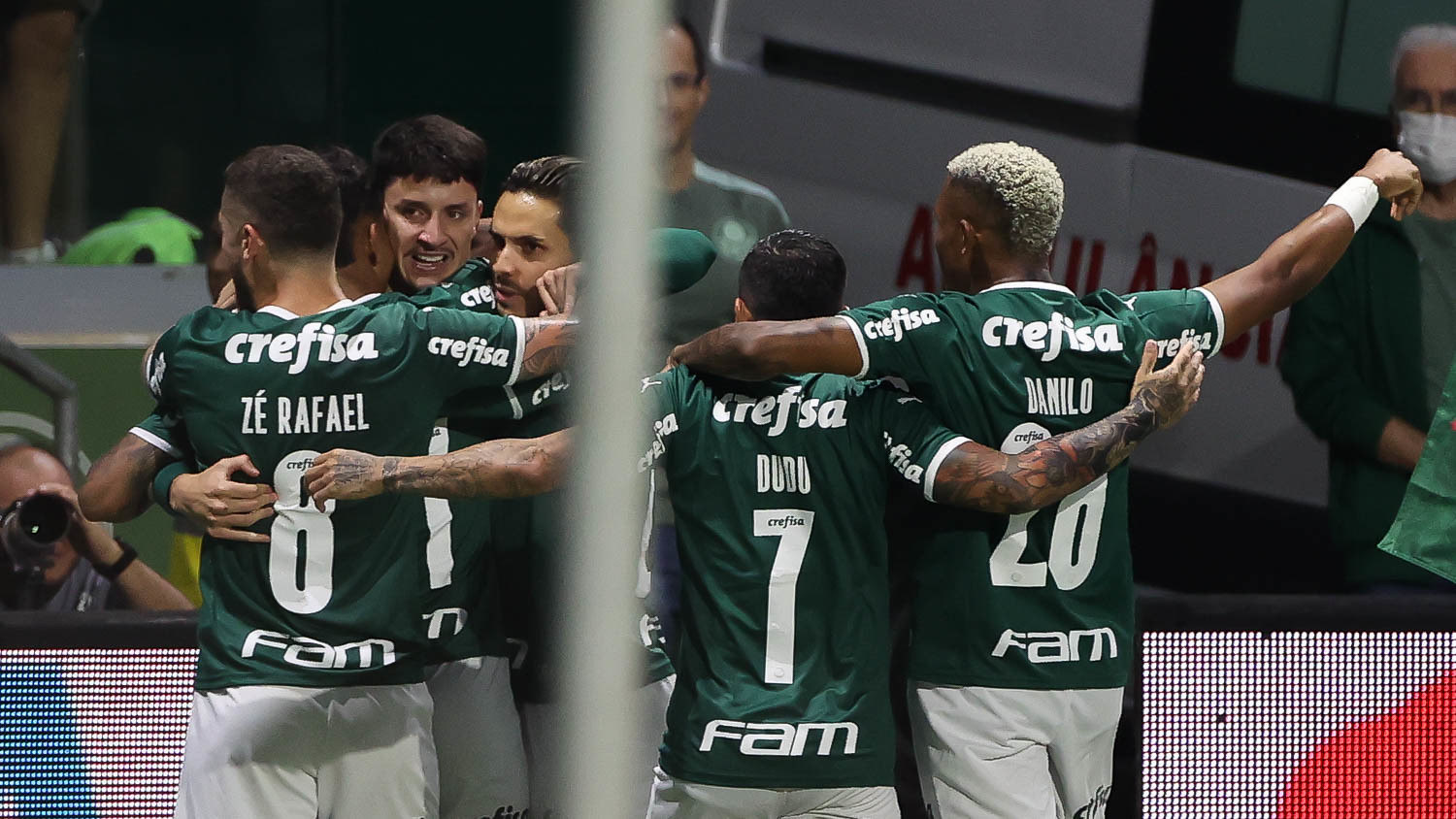 Palmeiras é campeão invicto de mais um torneio de base na Europa - Lance!