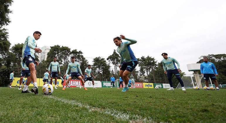 Jogadores do Palmeiras realizam treino visando o São Paulo pela Copa do Brasil no Allianz