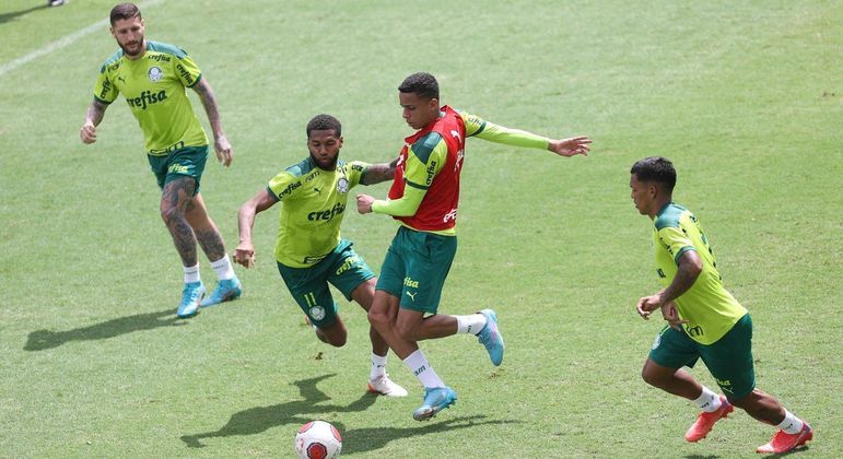 Jogadores do Palmeiras realizam último treino antes do dérbi contra o Corinthians
