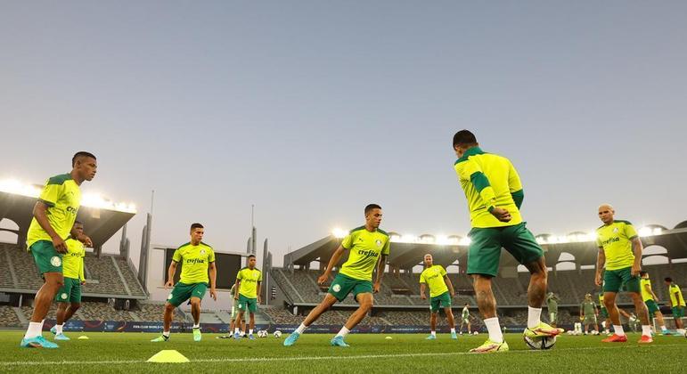 Palmeiras chega no estádio para o jogo de logo mais