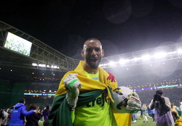 Weverton, que será provavelmente um dos convocados para Copa do Mundo, também não conseguiu esconder o sorriso do rosto