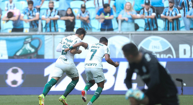 Palmeiras vence, reassume vice-liderança e afunda o Grêmio na zona de rebaixamento