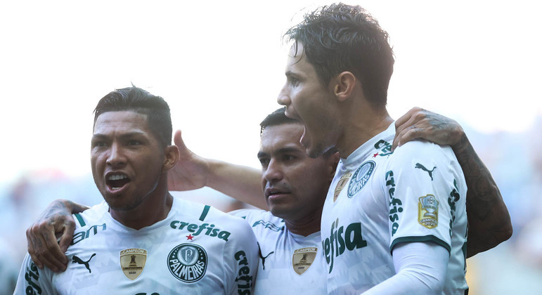 Veiga fez os dois gols da vitória de virada do Palmeiras 
