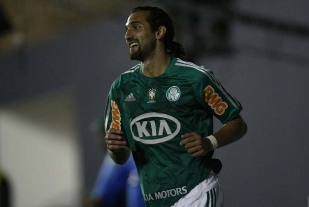 Palmeiras - Hernán Barcos (atacante): O centroavante argentino chegou ao Alviverde para sua primeira passagem no Brasil. O Palmeiras comprou o 