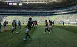No gramado do Allianz Parque, o time do Palmeiras aquece para a semifinal diante do Ituano