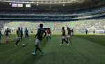 No gramado do Allianz Parque, o time do Palmeiras aquece para a semifinal diante do Ituano