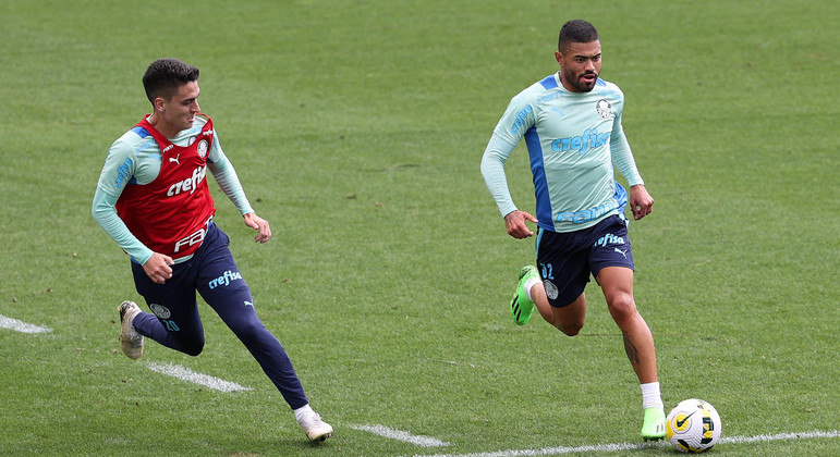 Atuesta e Bruno Tabata participam de treino do Palmeiras visando o duelo pelo Brasileirão