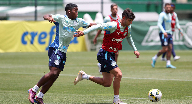 Endrick e Kuscevic participaram de treino no CT Palmeiras visando o América-MG no Allianz